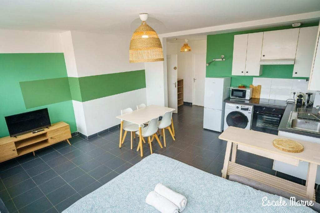 Escale-Marne Fr - 202 - Free Parking - Free Luggage Storage - All Equipped - Linen Included - Washing Machine - 10Mn Walk Metro 8 - Rer A - Panoramic View - From 1 To 14 Guests 迈松阿尔福 客房 照片